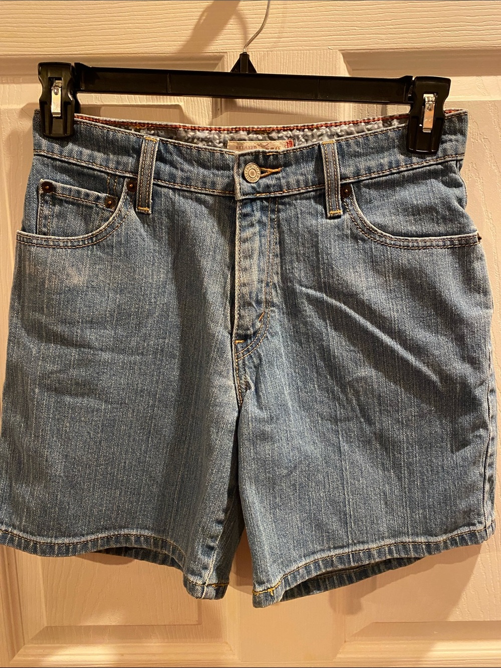 Classic Light Wash Levi’s Denim Shorts size 8